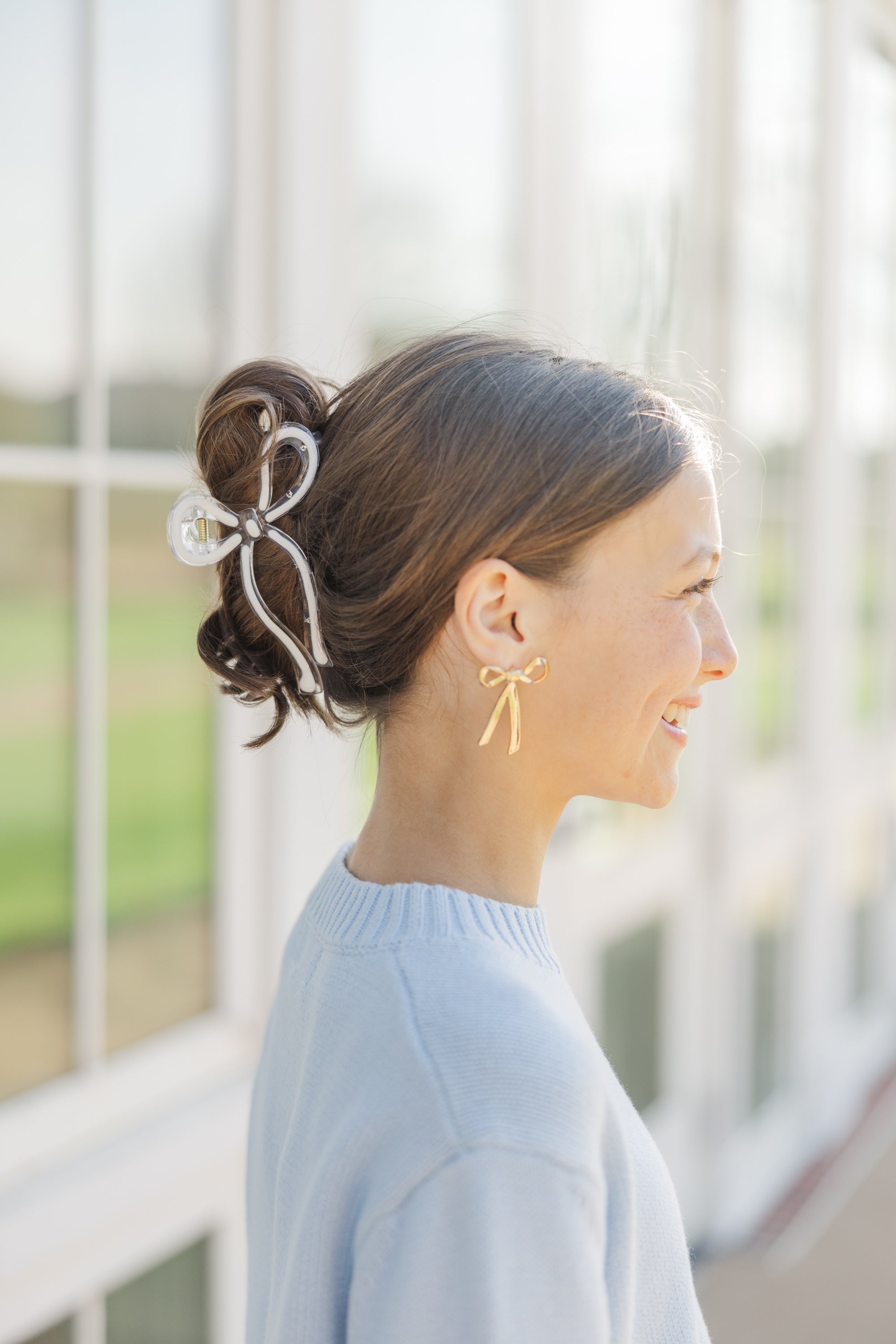 Girls' Allie White Bow Claw Clip - A Must-Have Hair Accessory