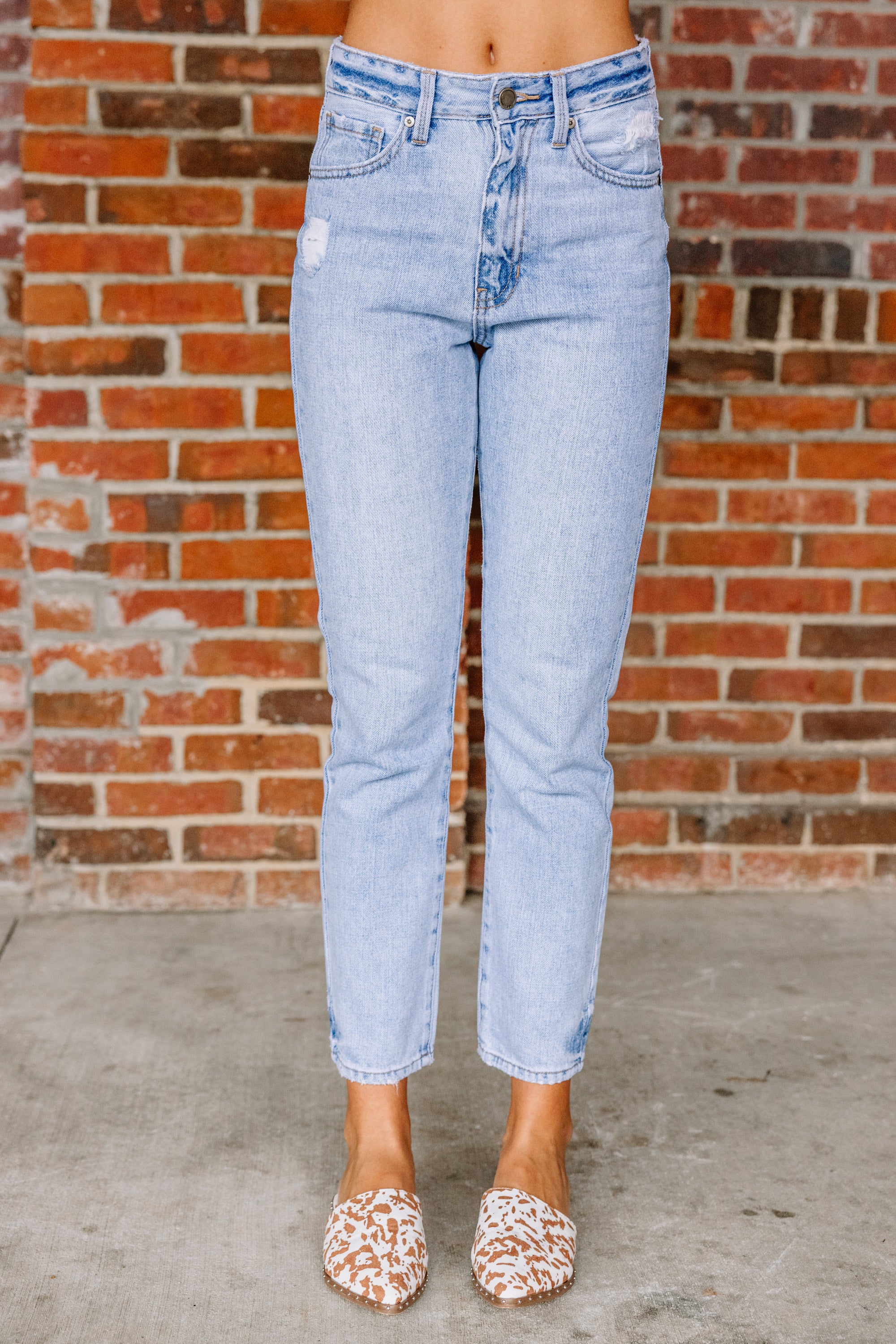 Must-Have Light Wash High Waist Crop Jeans - Get Moving Now!